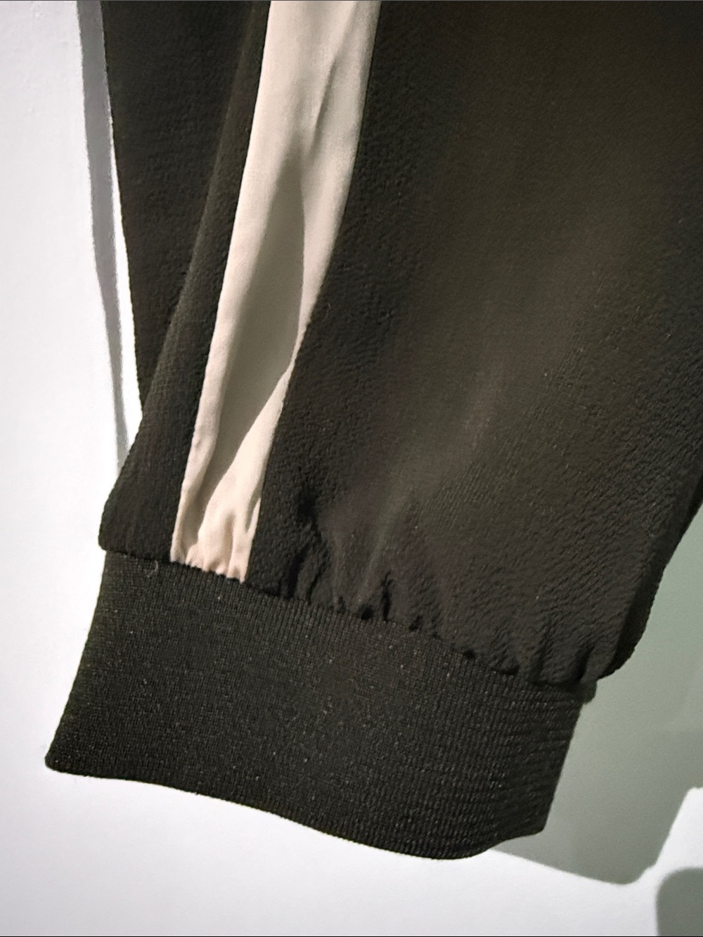 Zara Basic Olive Green Pants with Pink Cream Accent - Picture 4 of 6